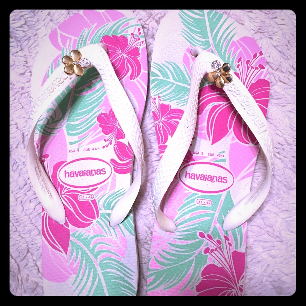 Havaianas white and pink flowers